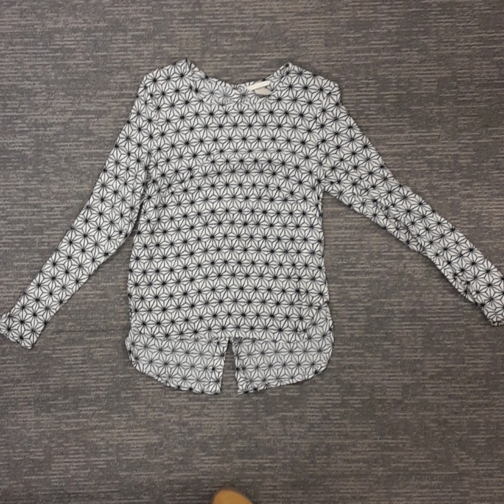 🐶Black and white blouse by H&M size 2 - Picture 2 of 5